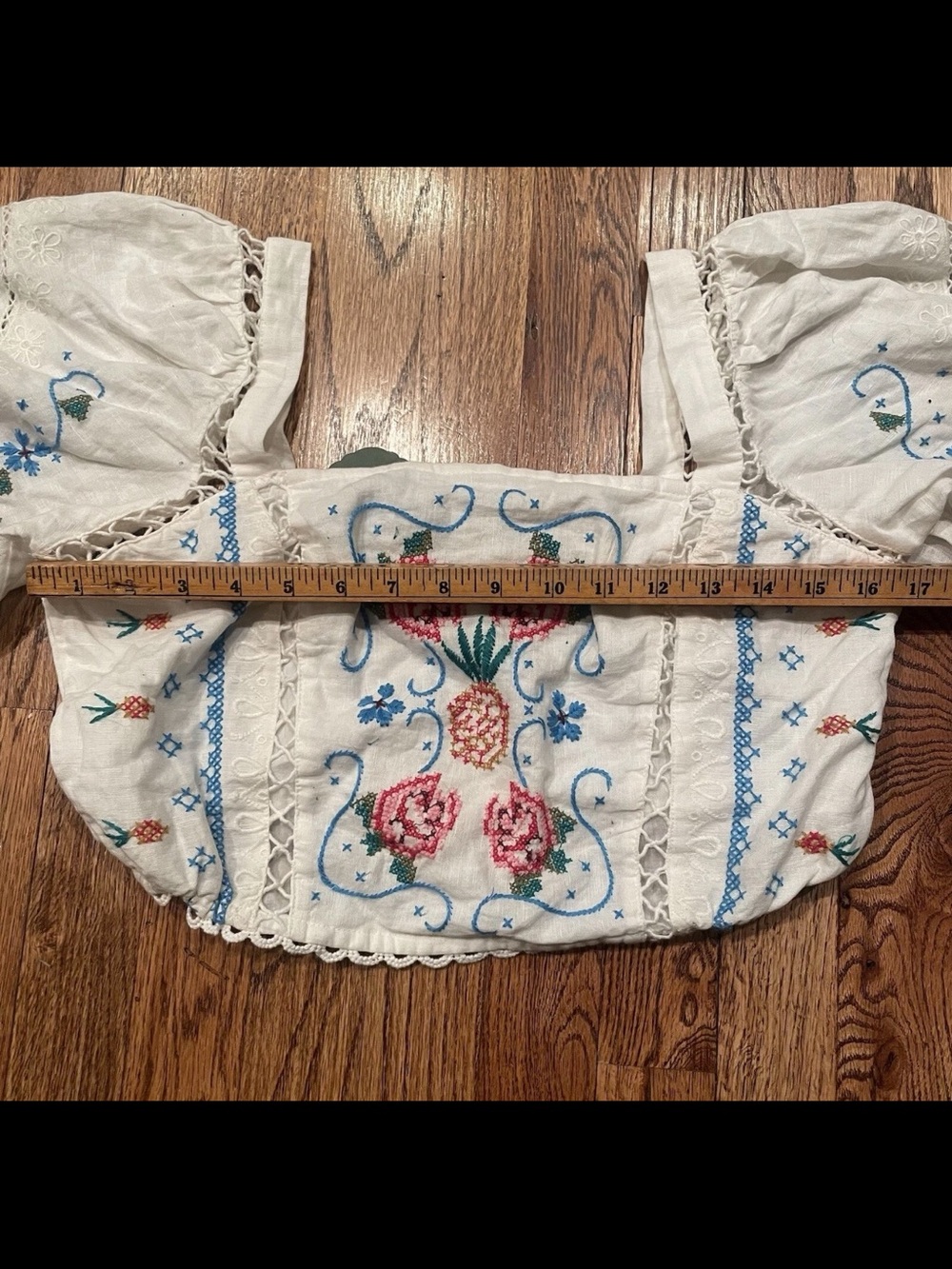 FARM Rio NWT White Embroidered Puff Sleeve Crop Top with Pink & Blue Floral Moti - Picture 4 of 9